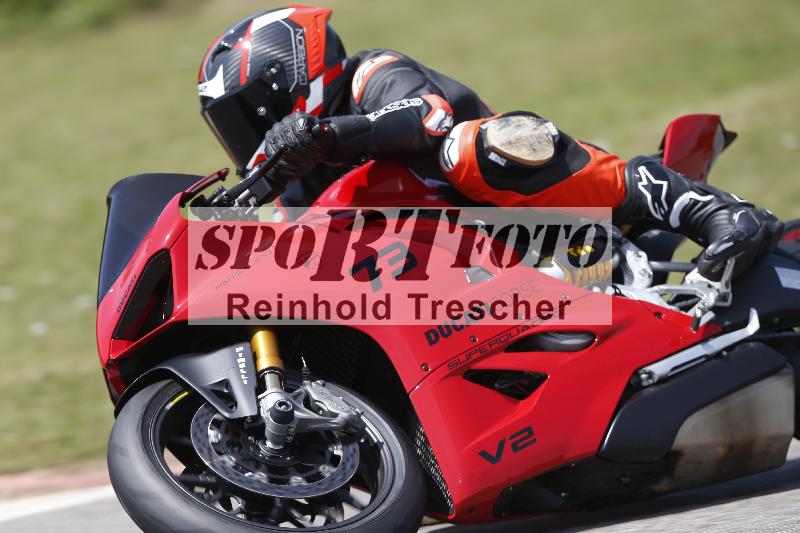 /27 12.06.2025 Ducati Schweiz Trackday Warmup  ADR/gelb-jeaune/14